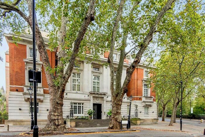 2 Bedroom Flat To Rent In Rosebery Avenue, Clerkenwell, London, EC1R