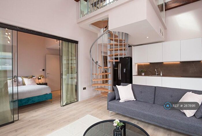 3 Bedroom Flat To Rent In Charlotte Street, Manchester, M1