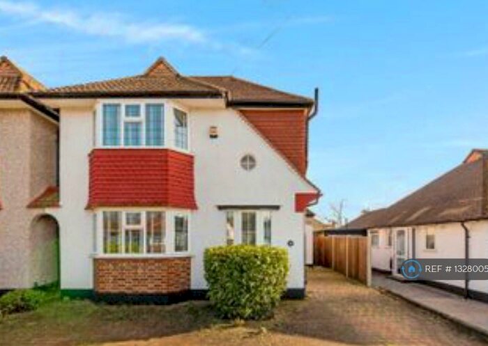 4 Bedroom Detached House To Rent In Burford Road, Worcester Park, KT4