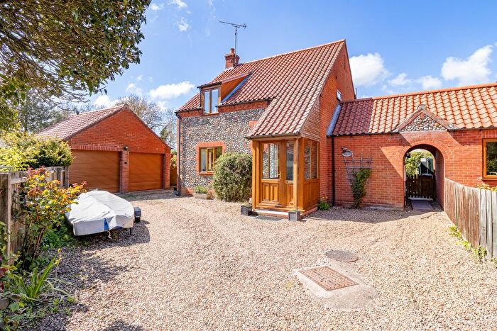 3 Bedroom Link Detached House For Sale In Rectory Road, Wood Norton, Norfolk, NR20