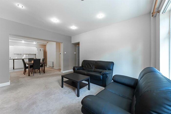 2 Bedroom Flat To Rent In £pppw - **En-Suite Rooms** Holly Avenue, Jesmond, NE2