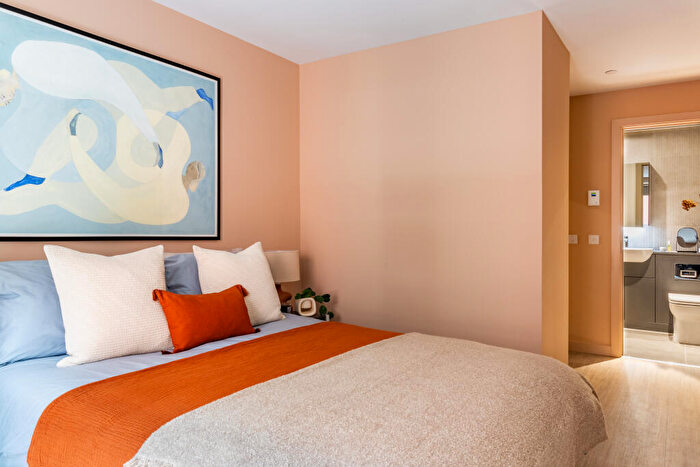 3 Bedroom Apartment To Rent In Candleriggs, Trongate, Glasgow, G1