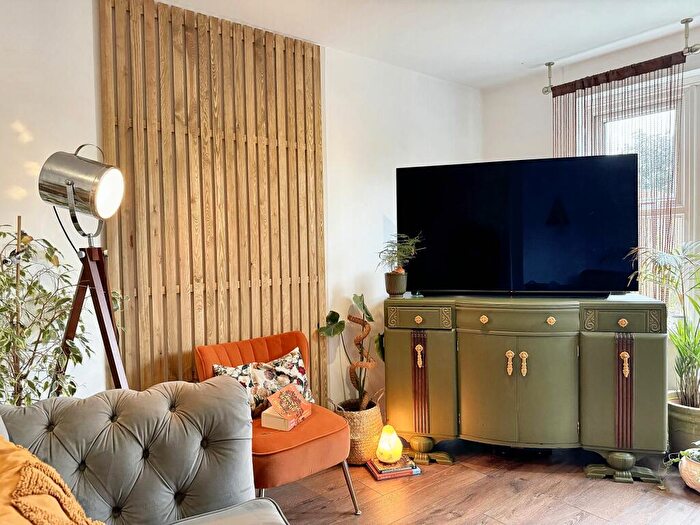 3 Bedroom Town House For Sale In Small Meadow Court, Caerphilly, CF83