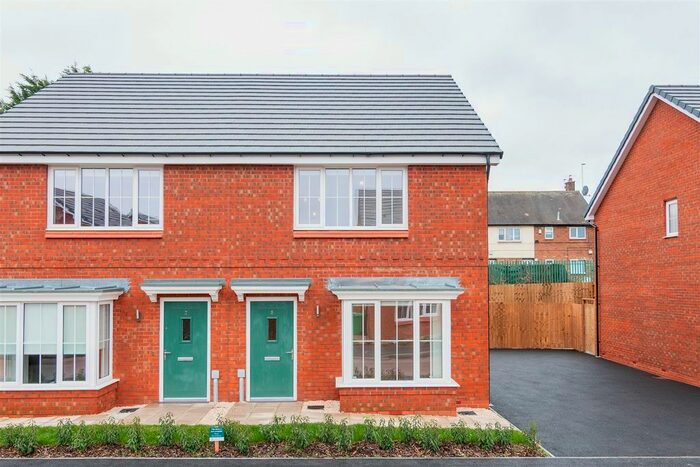 3 Bedroom Semi-Detached House To Rent In Padstow, Nottingham, NG5