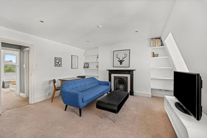 1 Bedroom Flat For Sale In Upper Richmond Road, Putney Hill, SW15