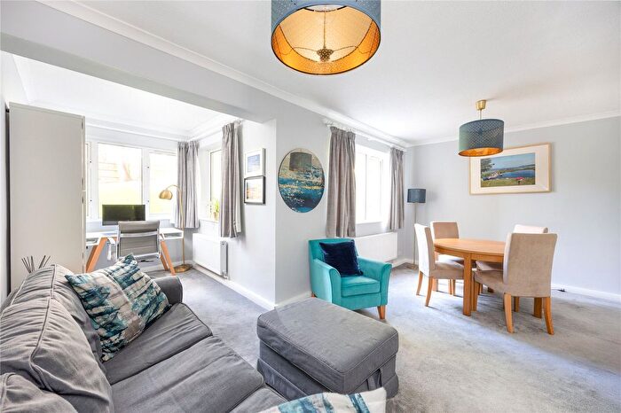 2 Bedroom Flat For Sale In Queensmere Road, Wimbledon, London, SW19