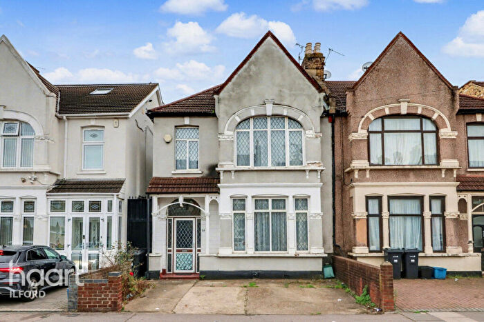 4 Bedroom Semi Detached House For Sale In Wellesley Road, Ilford, IG1