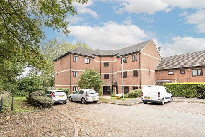 2 Bedroom Apartment To Rent In White Hedge Drive, St Albans, AL3