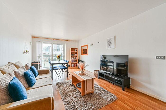 2 Bedroom Flat To Rent In Hopton Road, Woolwich, London, SE18