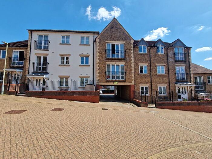 2 Bedroom Flat To Rent In Rosemary Drive, Banbury, Oxon, OX16