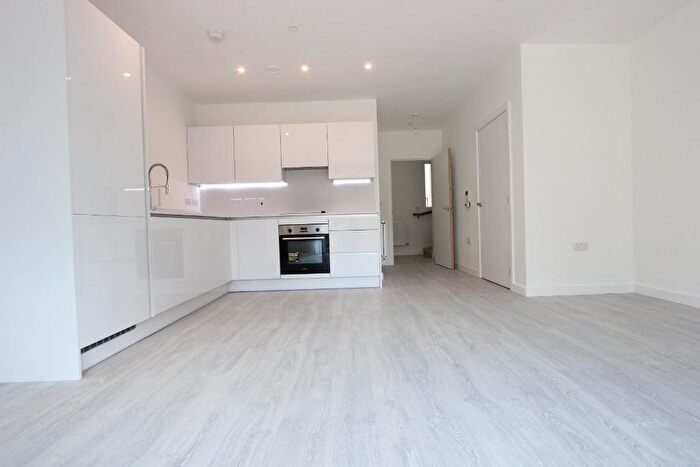 2 Bedroom Duplex To Rent In Egret Square, London, NW9