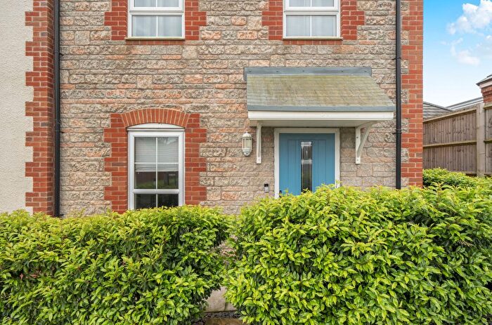 1 Bedroom Flat For Sale In Rowdell Avenue, Coalpit Heath, Bristol, BS36