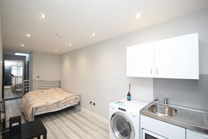 1 Bedroom Studio To Rent In Sudbury Heights Avenue, Greenford, Middlesex, UB6