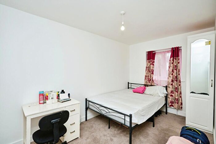 3 Bedroom End Of Terrace House For Sale In Horsebridge Hill, Newport, Isle Of Wight, PO30