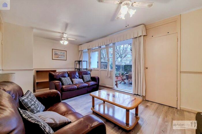 3 Bedroom Maisonette To Rent In Pigott Street, Poplar, E14