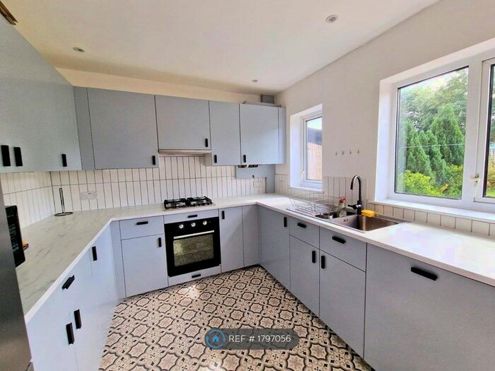 3 Bedroom Semi-Detached House To Rent In Wold Walk, Birmingham, B13