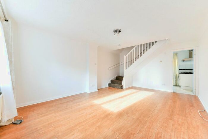 2 Bedroom Property To Rent In Ambleside Drive, Feltham, TW14