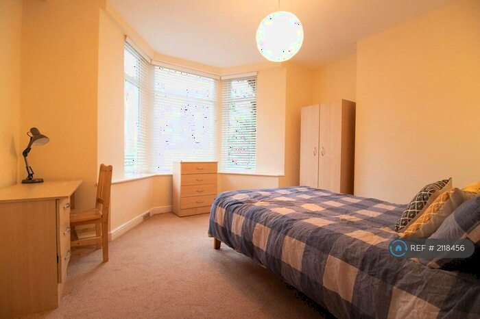 2 Bedroom Flat To Rent In Brighton Grove, Newcastle Upon Tyne, NE4