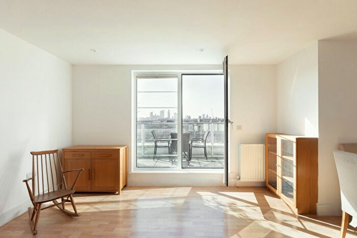 1 Bedroom Flat To Rent In Osier Street, Osier Court Osier Street, E1