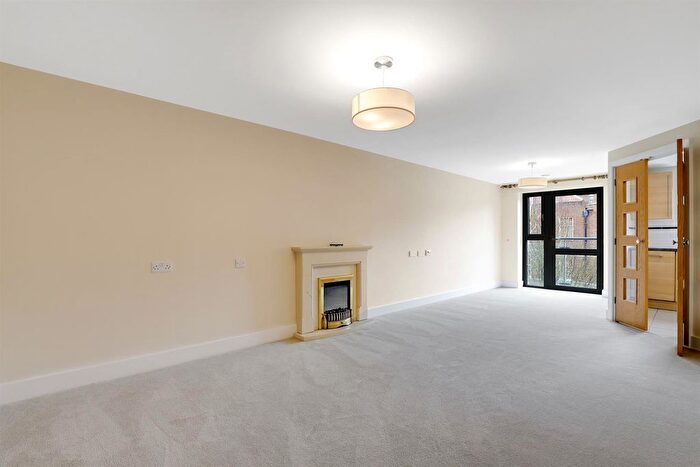 2 Bedroom Flat For Sale In Shotfield, Wallington, SM6
