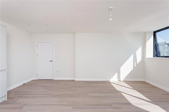 1 Bedroom Flat To Rent In Roebuck House, Roebuck Close, Portsmouth, PO6