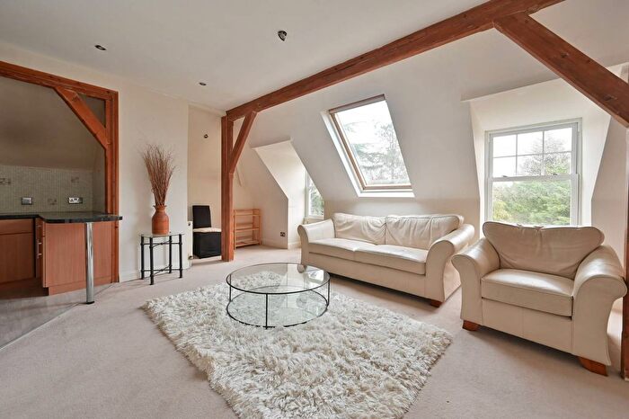 1 Bedroom Flat To Rent In Aldenham Road, Bushey, WD23