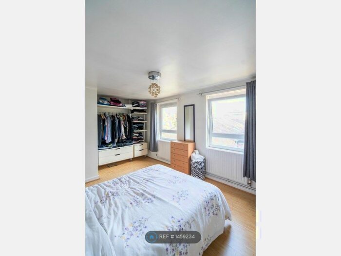 1 Bedroom Flat To Rent In Fenton Close, London, SW9