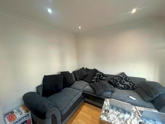 2 Bedroom Flat To Rent In Dudley Road, Harrow, Greater London, HA2