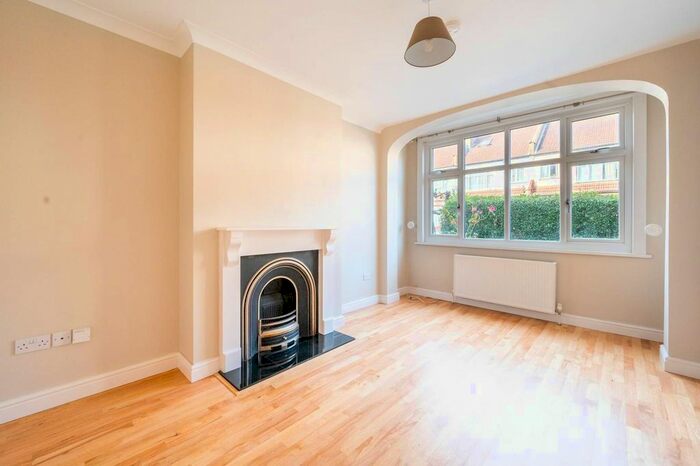 3 Bedroom Terraced House For Sale In Cromer Road, Tooting, London, SW17