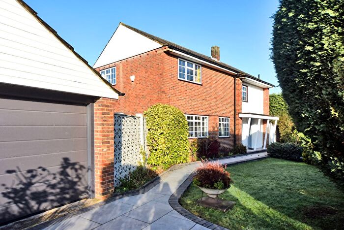 3 Bedroom Detached House For Sale In Nightingale Road, Hampton, TW12