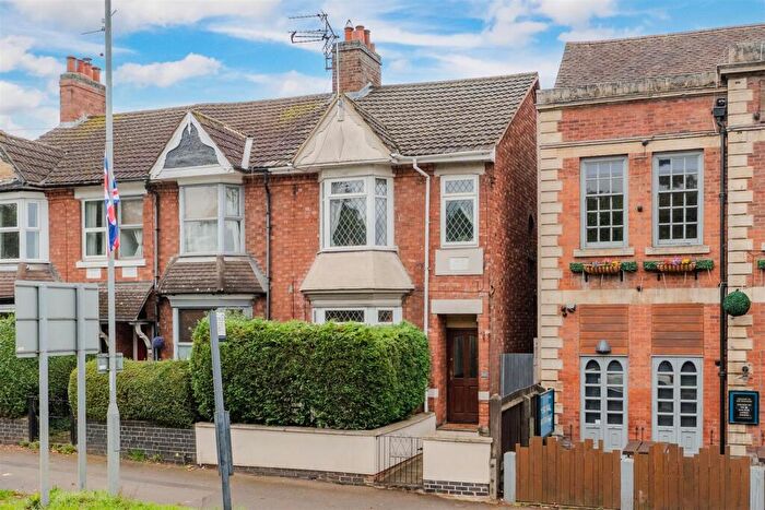 3 Bedroom End Of Terrace House For Sale In London Road, Kettering, NN15