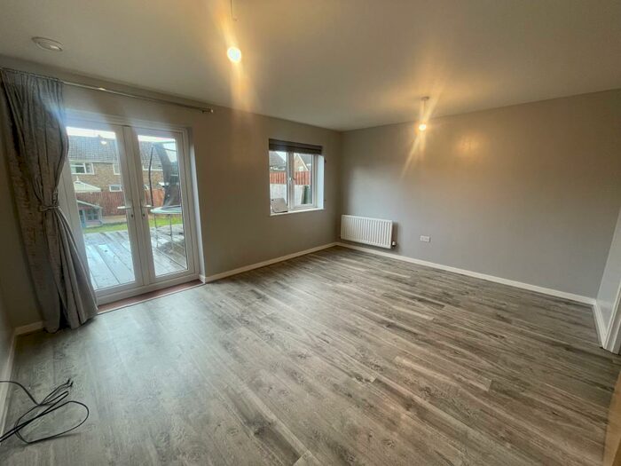 3 Bedroom House To Rent In Hedges Way, Luton, LU4