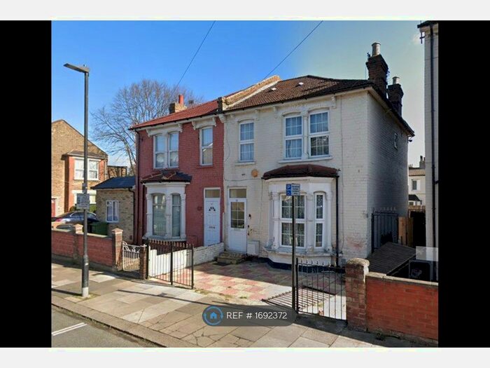 3 Bedroom Semi-Detached House To Rent In Vicarage Road, London, N17