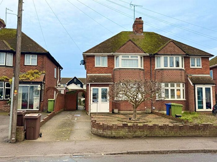 3 Bedroom Semi Detached House For Sale In Whitstable Road, Faversham, ME13