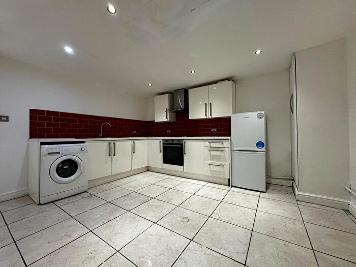 3 Bedroom Flat To Rent In Balmoral Road, Liverpool, L6