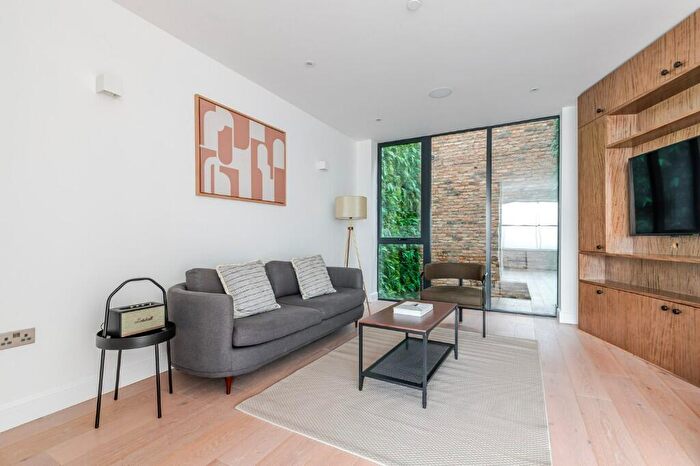 2 Bedroom Apartment To Rent In Bell Street, London, NW1