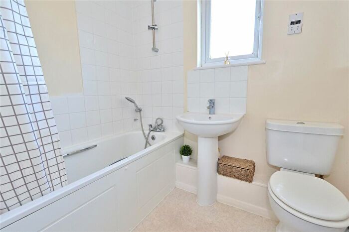 3 Bedroom Terraced House For Sale In Baynton Road, Woking, Surrey, GU22