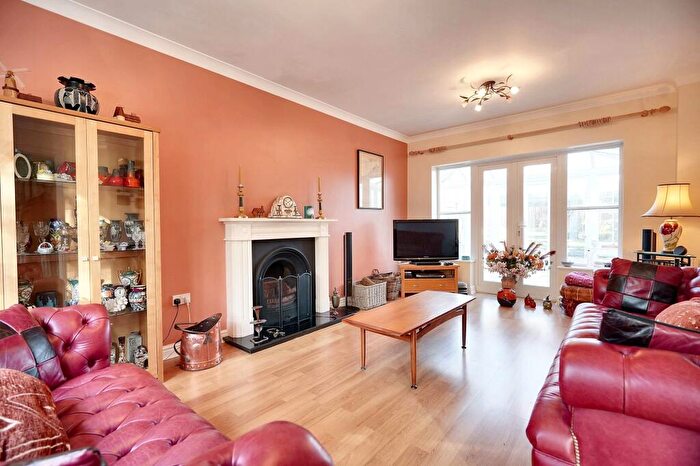 6 Bedroom Detached House For Sale In Collinge Close, East Malling, ME19