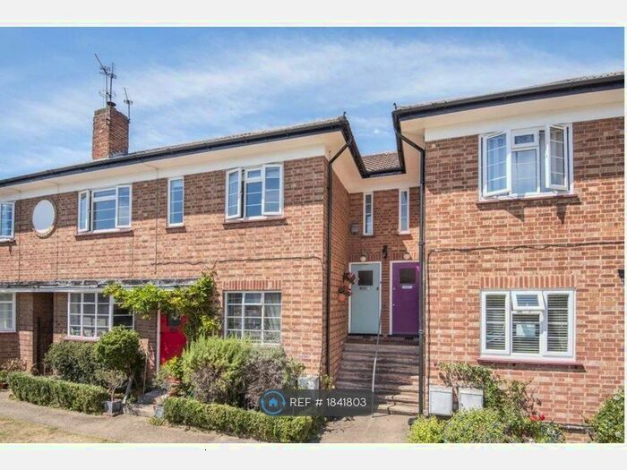 2 Bedroom Maisonette To Rent In Cherrywood Court, Teddington, TW11