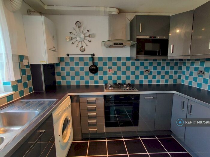 1 Bedroom Flat To Rent In Evans Close, London, E8