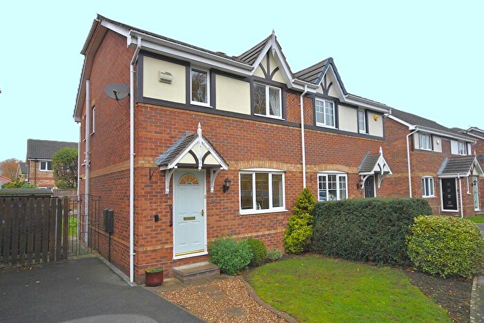 3 Bedroom Semi-Detached House For Sale In Chatsworth Drive, Rossington, Doncaster, DN11