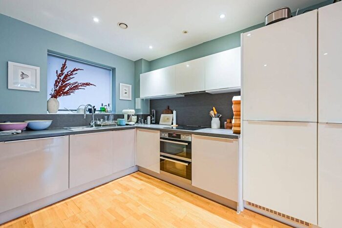 3 Bedroom Maisonette For Sale In Dovetail Place, Lawrence Road, London, Tottenham, London, N15