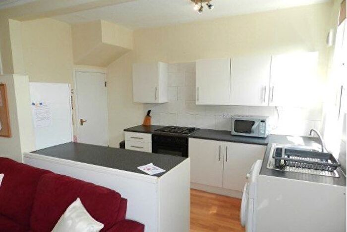 4 Bedroom Semi-Detached House To Rent In Haddon Place, Leeds, LS4