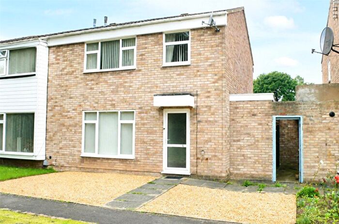 3 Bedroom Semi Detached House To Rent In Foxdale Walk, Leamington Spa, Warwickshire, CV31