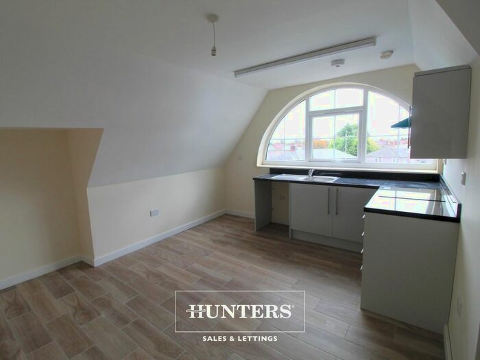 1 Bedroom Flat To Rent In Holywell Lane, Castleford, WF10