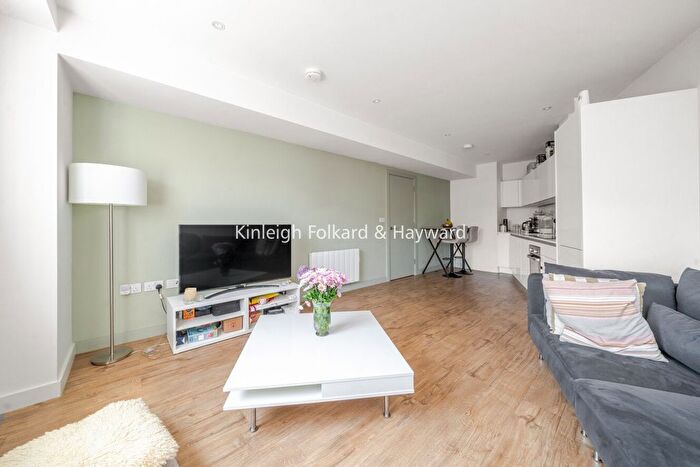2 Bedroom Flat To Rent In High Street, Acton, London, W3