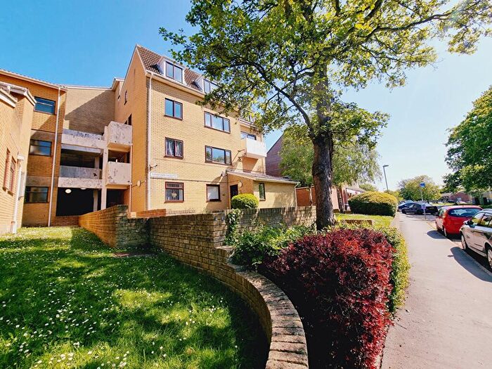 2 Bedroom Flat For Sale In Cowes Court, Frogmore, Fareham, PO14
