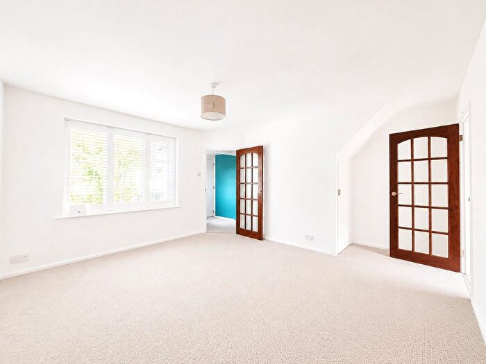 2 Bedroom Detached House For Sale In Branscombe Street, London, SE13