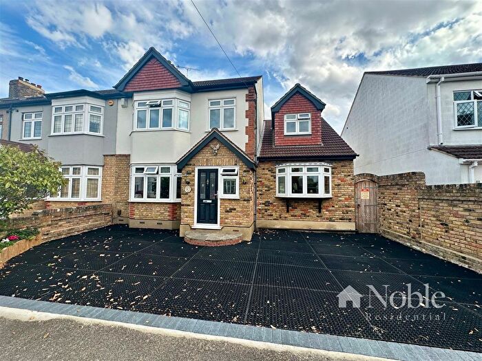 4 Bedroom End Of Terrace House For Sale In Hillcrest Road, Hornchurch, RM11