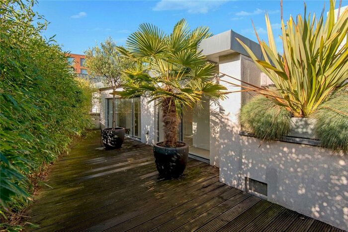 2 Bedroom Flat To Rent In Pear Tree Street, Clerkenwell, EC1V